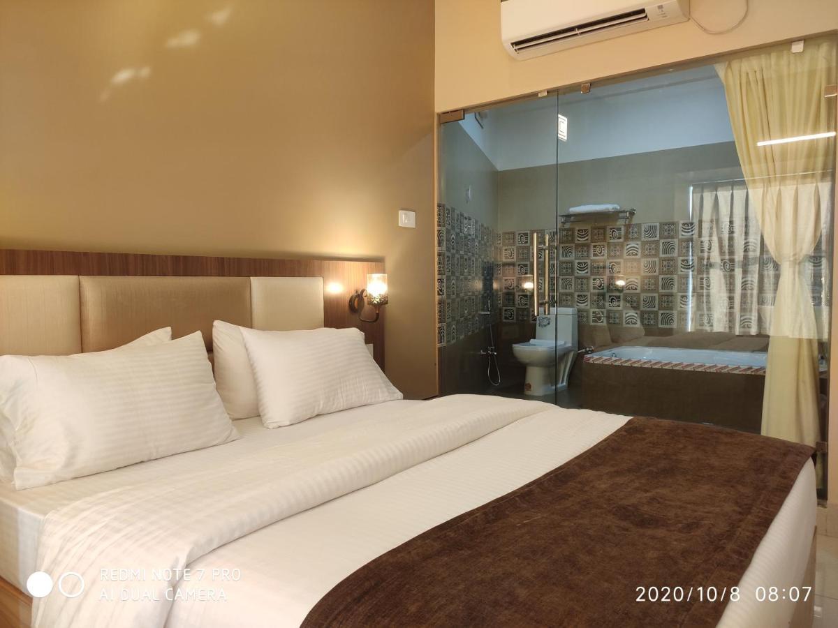 The Pearl Hotel ปูรี ภายนอก รูปภาพ