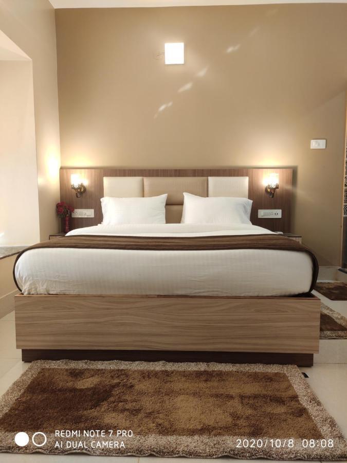 The Pearl Hotel ปูรี ภายนอก รูปภาพ