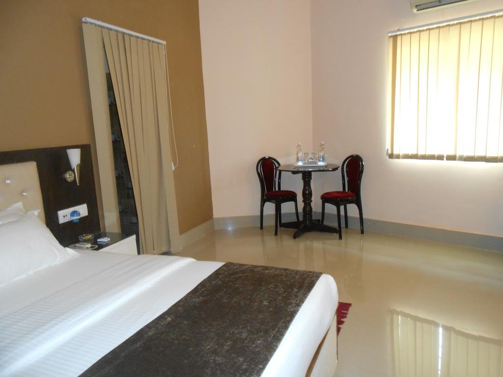 The Pearl Hotel ปูรี ภายนอก รูปภาพ