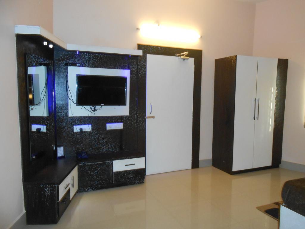 The Pearl Hotel ปูรี ภายนอก รูปภาพ