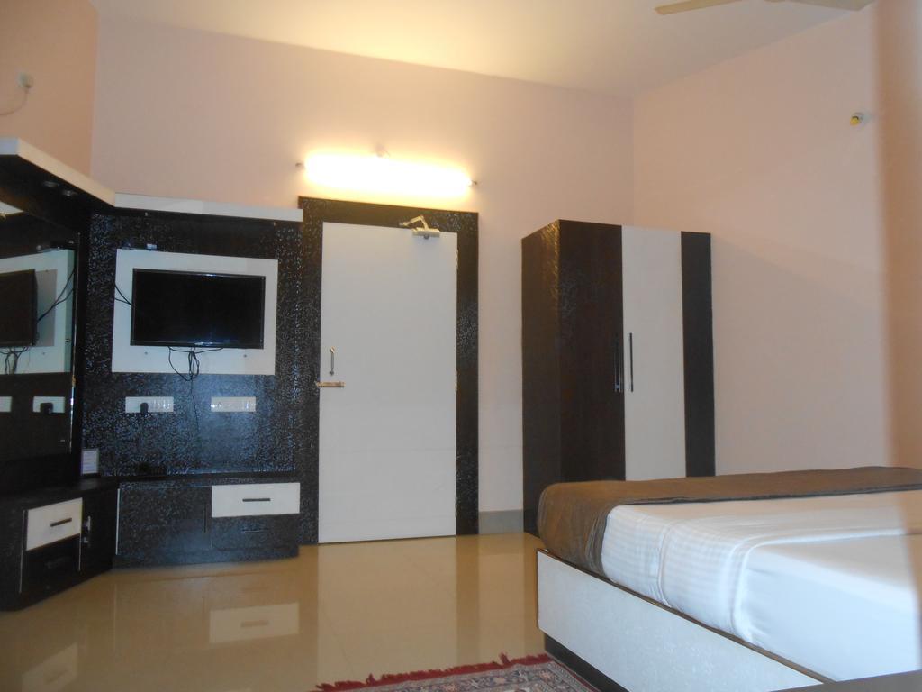 The Pearl Hotel ปูรี ภายนอก รูปภาพ